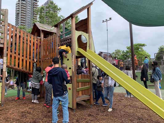 Daan Forest Park by null