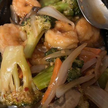592 Korean BBQ - Garlic shrimp. In all honesty the shrimp are mushy and there are too many onions. Nice job on the spice. - Sushi Bars Near Me - Oshkosh, Wisconsin