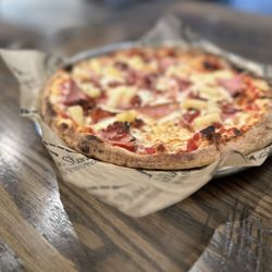 Rollin Stone Wood Fire Pizza - Maui personal.  Good for two.