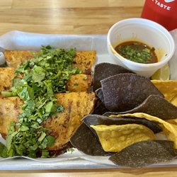 Los Bandoleros - Berria Tacos with house consommé
