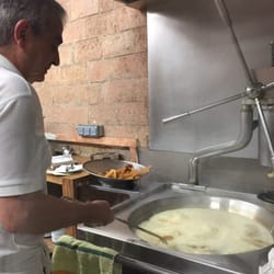 Xurrería Laietana - Frying up fresh churros
