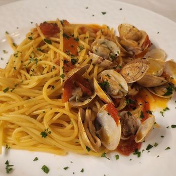Zi'Ntonio - Spaghetti with clams - Italian Near Me - Sorrento, NA