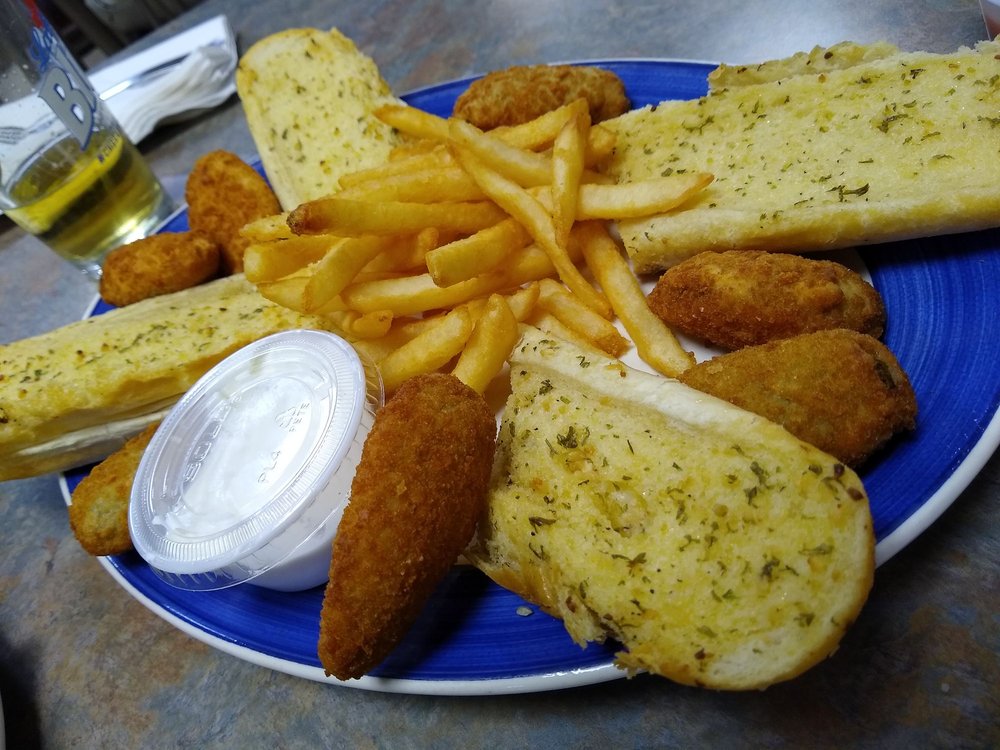 CHAMPIONS SPORTS BAR & GRILL Updated August 2024 24 Photos 1042