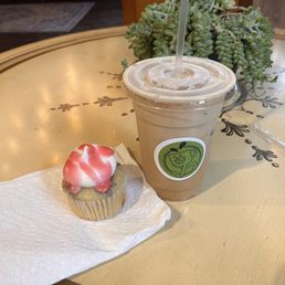 Their lavender oat milk latte and a cranberry cheese cake cupcake (highly recommend)