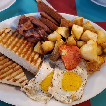 Globe Cafe and Tapas Bar - Tapas/Small Plates Near Me - Big White Mountain, British Columbia Globe Cafe and Tapas Bar - Tapas/Small Plates Near Me - Big White Mountain, British Columbia