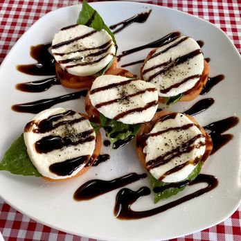 Win-Spuntino - Caprese salad - Italian Near Me - Honolulu, Hawaii