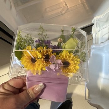 Emmy's Flower Truck - In pocket boutonniere - Florists Near Me - Reno, Nevada Emmy's Flower Truck - In pocket boutonniere - Florists Near Me - Reno, Nevada