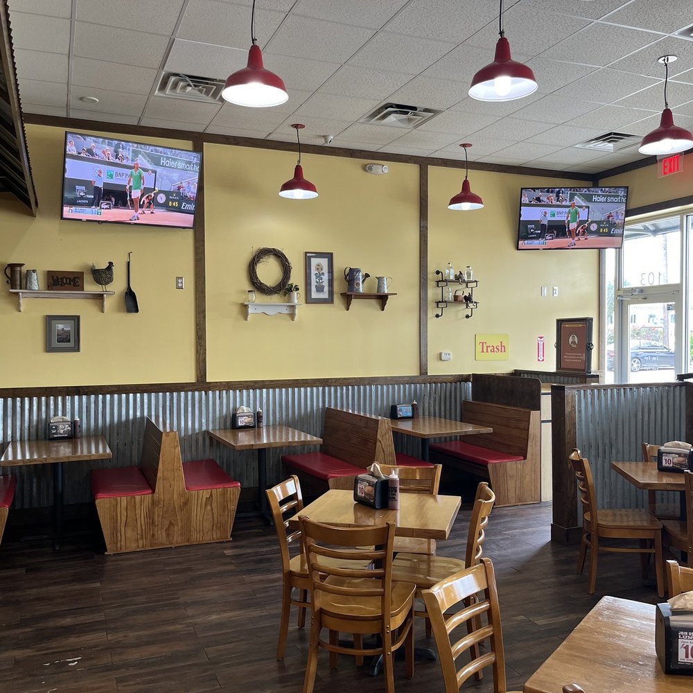 Smokey Mo's BBQ - Inside seating - Barbeque Near Me - New Braunfels, Texas Smokey Mo's BBQ - Inside seating - Barbeque Near Me - New Braunfels, Texas