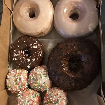 Doughnut Vault - Vanilla glazed, chocolate peppermint, chocolate glazed, doughnut holes - Donuts Near Me - Chicago, Illinois Doughnut Vault - Vanilla glazed, chocolate peppermint, chocolate glazed, doughnut holes - Donuts Near Me - Chicago, Illinois