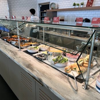Escape Lounges - The Centurion Studio Partner PHX Terminal 3 - Hot food buffet - Airport Lounges Near Me - Phoenix, Arizona