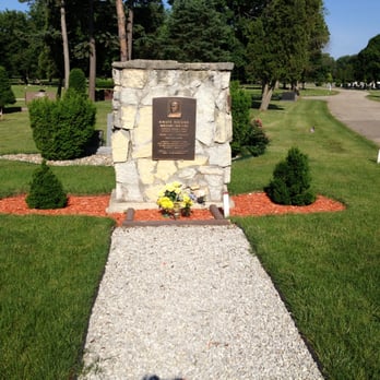 Highland Cemetery - Funeral Services & Cemeteries Near Me - South Bend, Indiana Highland Cemetery - Funeral Services & Cemeteries Near Me - South Bend, Indiana