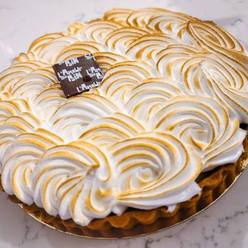 L’Amour du Pain - a cake with white frosting - Bakeries Near Me - Montreal, Quebec