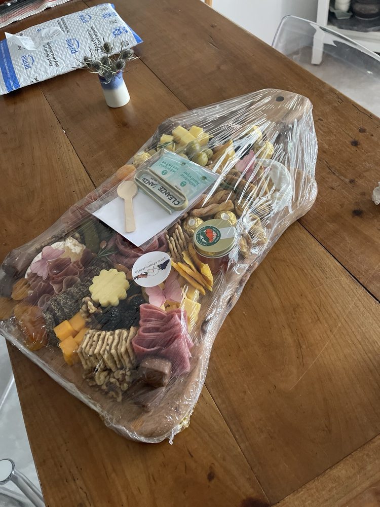 Vero Charcuterie Logo