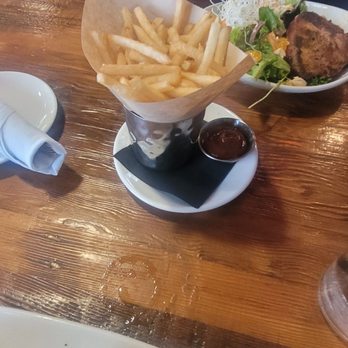 Finney's Crafthouse - Burbank - Fries - New American Near Me - Burbank, California