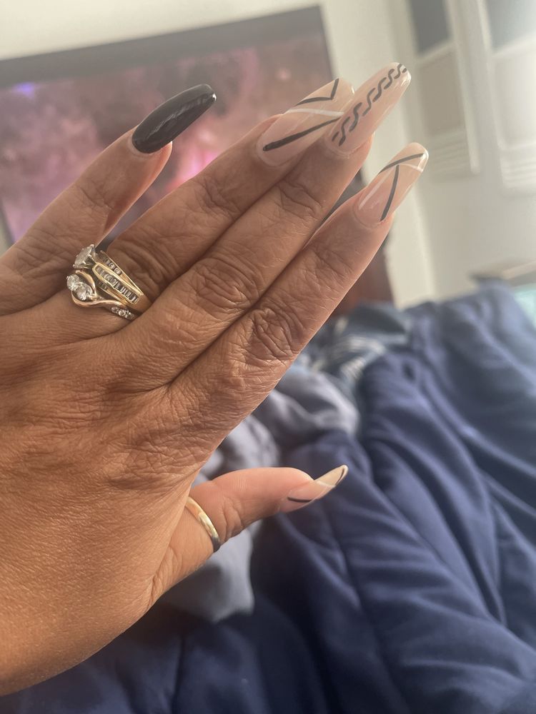 SV Nails & Spa Logo