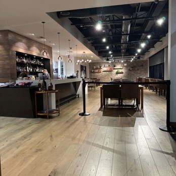 Restaurant 917 - Interior - New American Near Me - Carson, California
