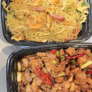 Taba Taba China Bistro - Singapore noodles with shrimp, chicken and Chqr siu pork. Red chili chicken. One of their specialties. - Chinese Near Me - Los Gatos, California Taba Taba China Bistro - Singapore noodles with shrimp, chicken and Chqr siu pork. Red chili chicken. One of their specialties. - Chinese Near Me - Los Gatos, California