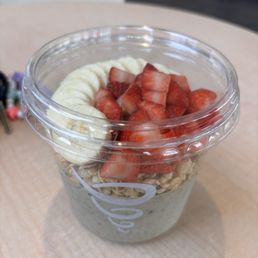 Strawberry chunk bowl w/ kale