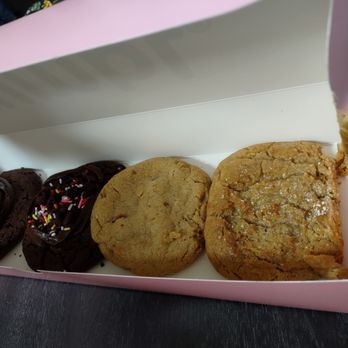 Crumbl - Hudson Oaks - Bakeries Near Me - Hudson Oaks, Texas Crumbl - Hudson Oaks - Bakeries Near Me - Hudson Oaks, Texas
