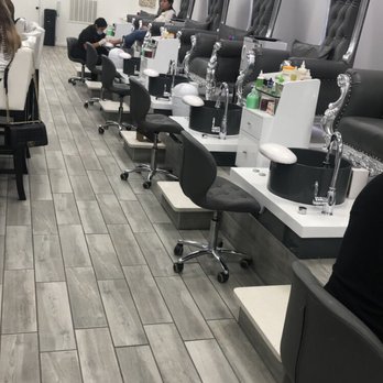 Fuchsia Beauty Lounge Astoria - Nail Salons Near Me - Astoria, New York