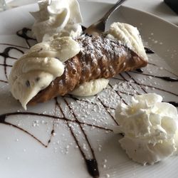 Justin's Ristorante - Cannoli