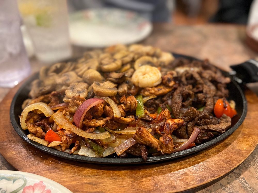 EL PORTON Updated November 2024 48 Photos & 85 Reviews 905