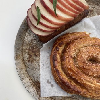 Destroyer - Nectarine spice cake and pastry. So yum. - New American Near Me - Culver City, California Destroyer - Nectarine spice cake and pastry. So yum. - New American Near Me - Culver City, California