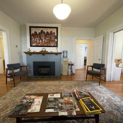 Eugene Family Medicine - Gulrukh Rizvi, MD - Waiting room.