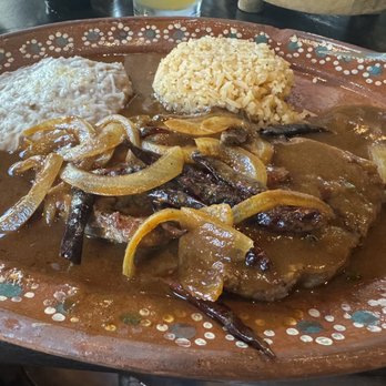 Lunas Bar and Grill - Mexican Near Me - San Gabriel, California