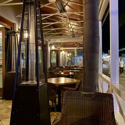 Avalon Grille - Patio dining