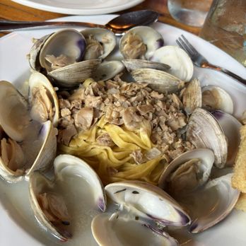 Roadside Bar and Grill - Clams linguine - Seafood Near Me - Kitty Hawk, North Carolina Roadside Bar and Grill - Clams linguine - Seafood Near Me - Kitty Hawk, North Carolina