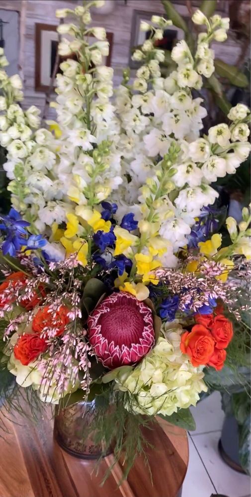 FLOWERS BY FRANCIS Updated August 2024 32 Photos 200 Chestnut St