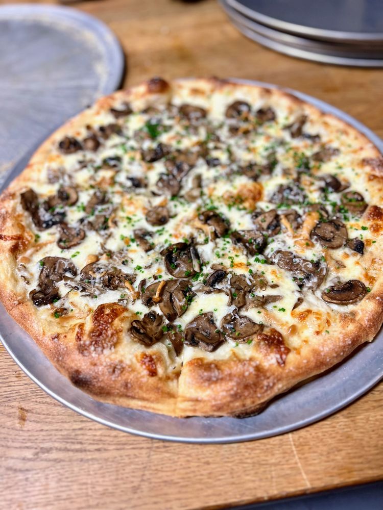 Social spots from Ananas Pizzeria