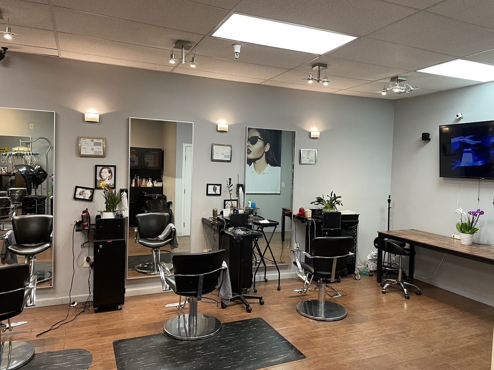 1 Salon Photos