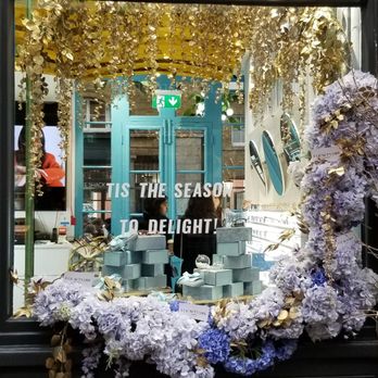 Covent Garden - Lovely Window - Shopping Centers Near Me - London, XGL