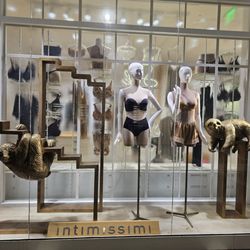 Intimissimi - This pairing cracked me up!