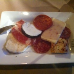 Di Vino Delicia Italiana - Tasty, but nothing of restaurant caliber.