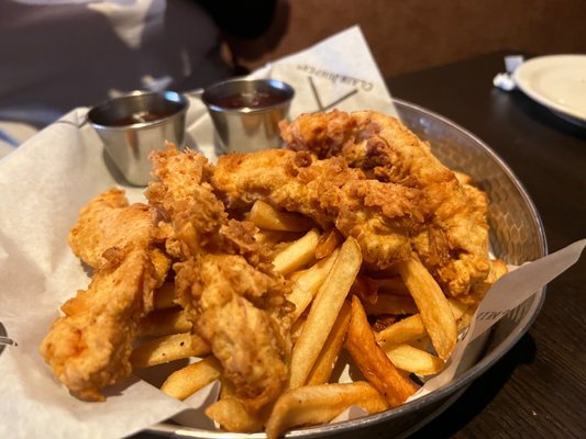 Claim Jumper Restaurants by null