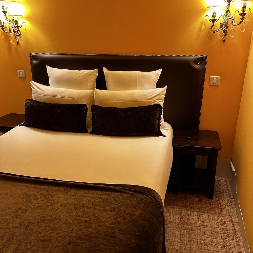 Hôtel des Deux Continents - Our bed tiny - Hotels Near Me - Paris, 75