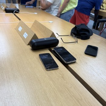 Apple - Willowbrook Mall - Mobile Phones Near Me - Houston, Texas Apple - Willowbrook Mall - Mobile Phones Near Me - Houston, Texas