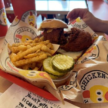 Dave's Hot Chicken - Sandwiches Near Me - Queensbury, New York