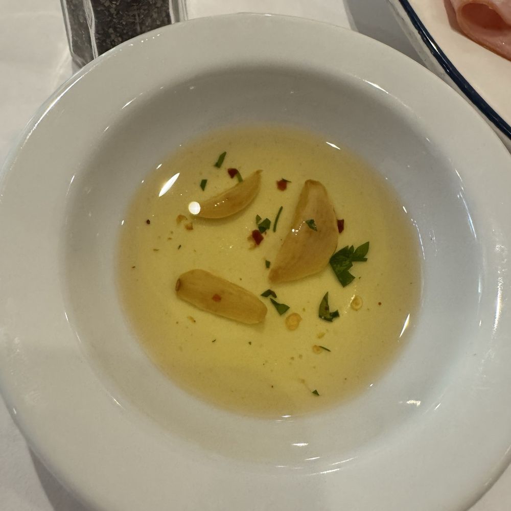 Cafe Dolce Vita - Olive oil with garlic for dipping your bread in - Italian Near Me - Gilroy, California