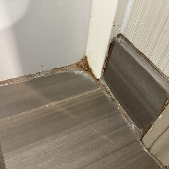 Hilton Garden Inn Bristol - Layered dirt in the bathroom. - Hotels Near Me - Bristol, Virginia Hilton Garden Inn Bristol - Layered dirt in the bathroom. - Hotels Near Me - Bristol, Virginia