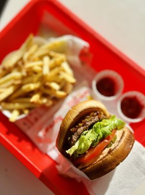 In-N-Out Burger by null