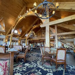 Makenzies Restaurant - Seating in main area look out at the lake, at the bar or by the fire.