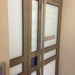 Reiner-Rolf Haßinger - Die Eingangstür im ersten Stock, leider fehlt unten das Schild, die wurden alle bei der Sanierung entfernt.