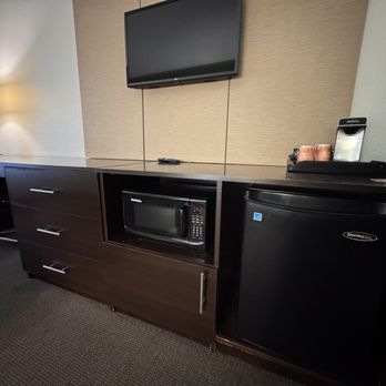 Sleep Inn & Suites - Microwave and fridge in room. - Hotels Near Me - Middlesboro, Kentucky Sleep Inn & Suites - Microwave and fridge in room. - Hotels Near Me - Middlesboro, Kentucky