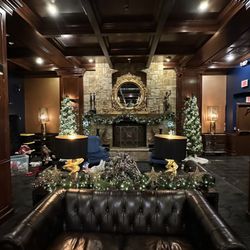 Des Lux Hotel - The lobby is something out of a movie, gorgeous from the moment you step inside.