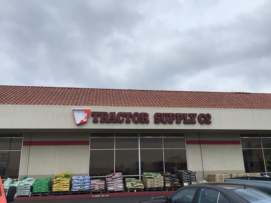 TRACTOR SUPPLY Updated September 2024 14 Photos & 21 Reviews 360