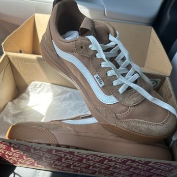Vans Outlet - Shoe Stores Near Me - Round Rock, Texas Vans Outlet - Shoe Stores Near Me - Round Rock, Texas